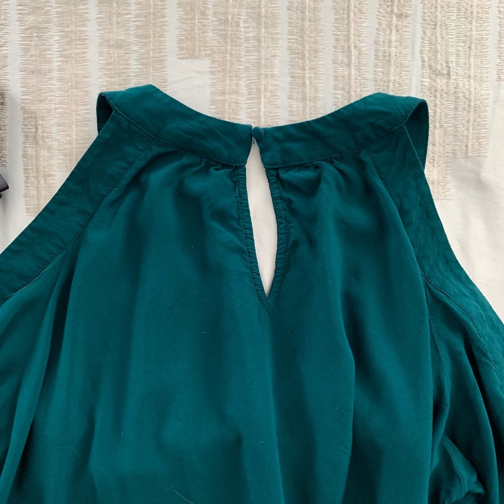 EXPRESS Cold Shoulder Top - Picture 3 of 4